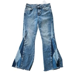 MID RISE FLARE BLUE WASH JEANS SZ 30 NWT
